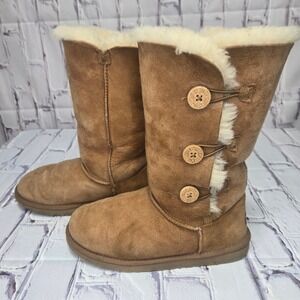 UGG Australia Bailey Triple Button Chestnut Leather Sheepskin Boots 1962 W 6